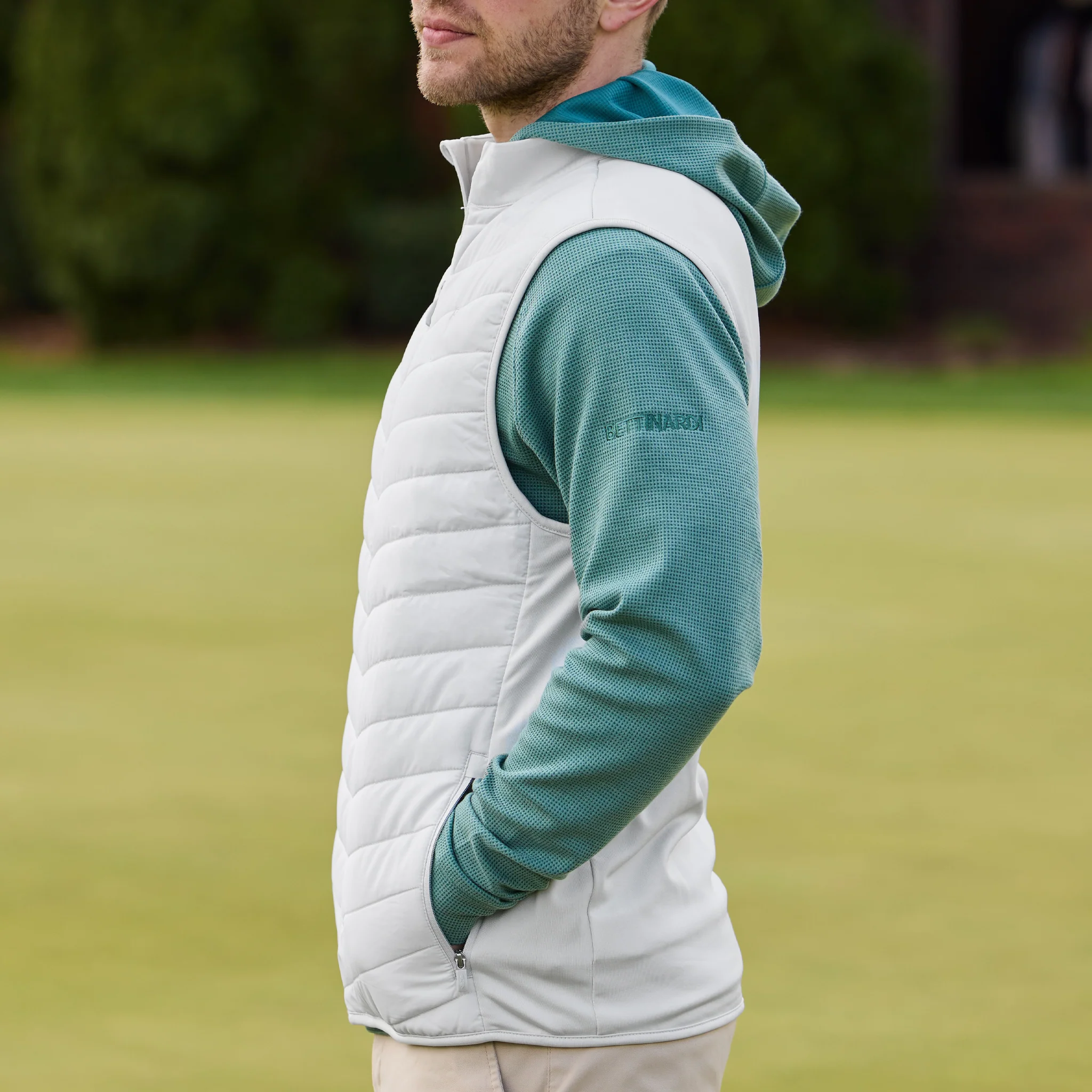 Bettinardi Straight Down Wizard Delta 2.0 Quilted Hybrid Vest (Silver) - Image 3